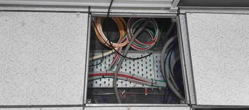 Tray Structured Routing and Cabling for Modern Workspaces 13 https://tecxskill.com/tray-structured-routing-and-cabling-for-modern-workspaces/