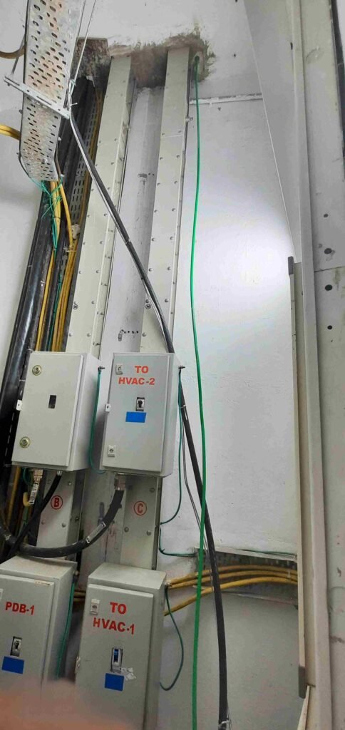 Tray Structured Routing and Cabling for Modern Workspaces 6 https://tecxskill.com/tray-structured-routing-and-cabling-for-modern-workspaces/