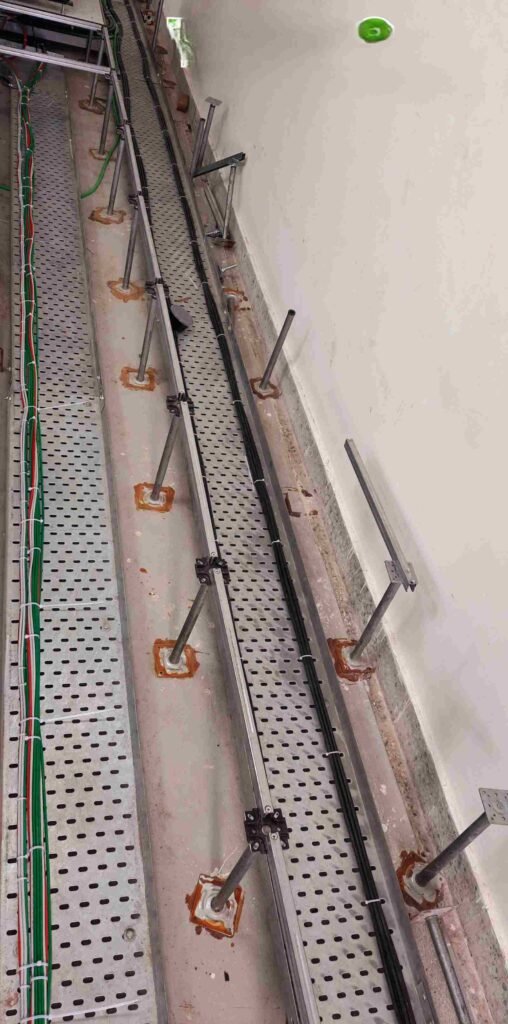 Tray Structured Routing and Cabling for Modern Workspaces 12 https://tecxskill.com/tray-structured-routing-and-cabling-for-modern-workspaces/