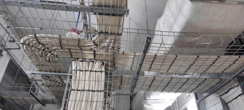 Tray Structured Routing and Cabling for Modern Workspaces 9 https://tecxskill.com/tray-structured-routing-and-cabling-for-modern-workspaces/