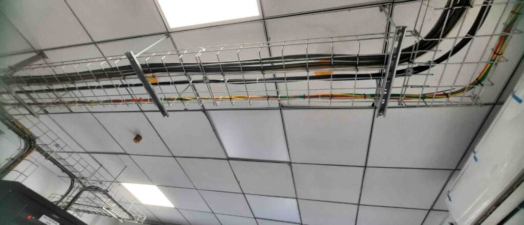 Tray Structured Routing and Cabling for Modern Workspaces 8 https://tecxskill.com/tray-structured-routing-and-cabling-for-modern-workspaces/