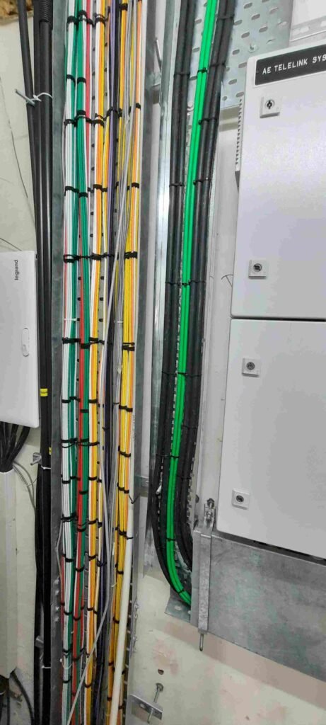 Tray Structured Routing and Cabling for Modern Workspaces 1 https://tecxskill.com/tray-structured-routing-and-cabling-for-modern-workspaces/